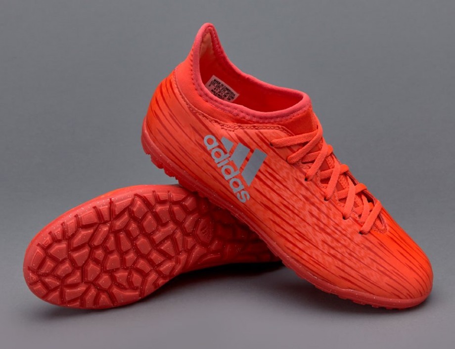 giay adidas tf - Bí quyết chọn giày bóng đá thi đấu trên các mặt sân