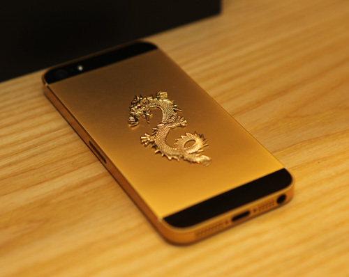 iPhone 5 mắt đính kim cương