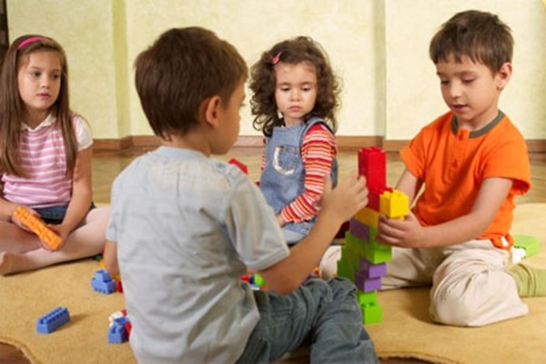 hoc cach chon do choi tre em cua cac ba me Nhat 2 - Học cách chọn đồ chơi trẻ em của các bà mẹ Nhật