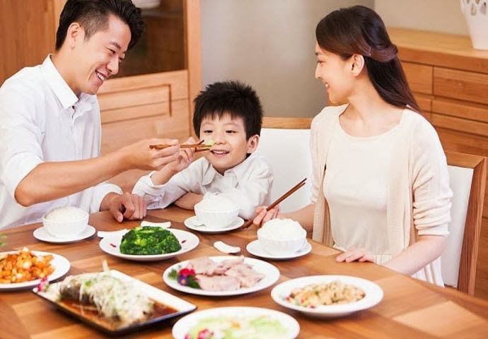 8 sai lầm thường gặp khi cho trẻ ăn mà bố mẹ cần tránh