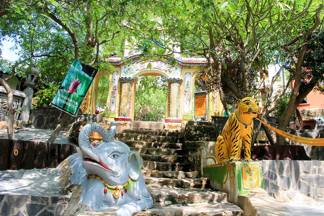 Chua hang 3 - Chùa Hang ngôi chùa đặc biệt ở Bình Thuận