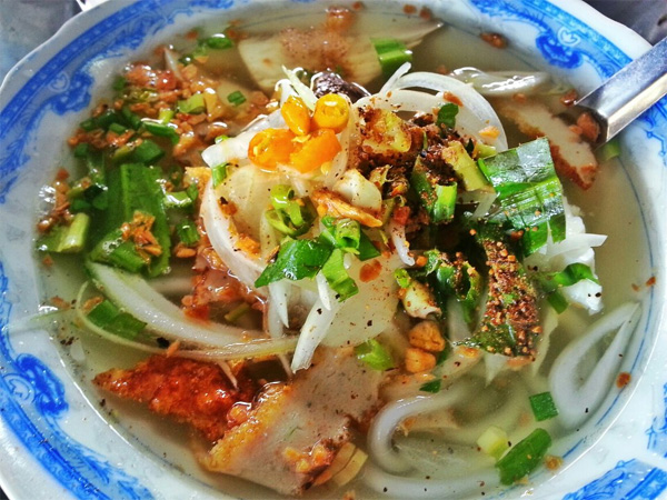 Bánh canh chả cá – vị ngon của bữa sáng tại đảo ngọc Phú Quốc