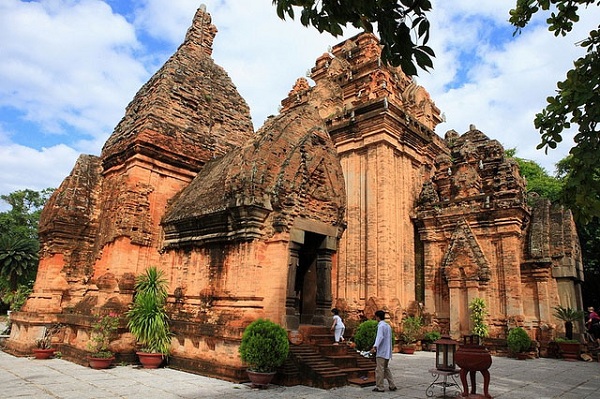 thap ba Ponagar - Các địa điểm nổi tiếng Nha Trang nhất định phải đến trong năm 2018