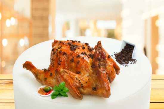 Thit ga nuong la que 8 550x366 - Top 12 cách ướp gà nướng thơm ngon hấp dẫn cho cả gia đình