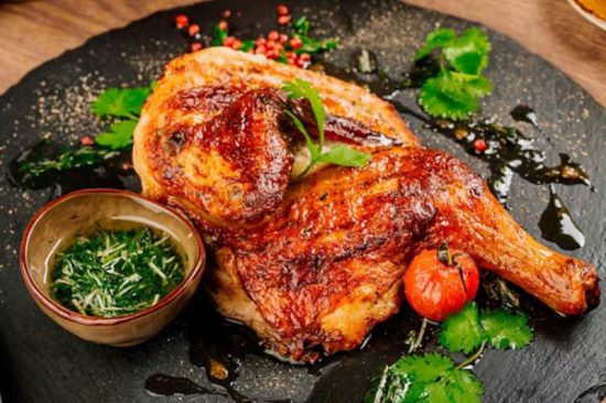 Thit ga nuong muoi ot 2 550x366 - Top 12 cách ướp gà nướng thơm ngon hấp dẫn cho cả gia đình